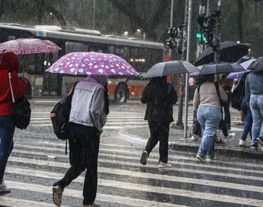 Há acúmulos de chuva, que podem ultrapassar 80 mm