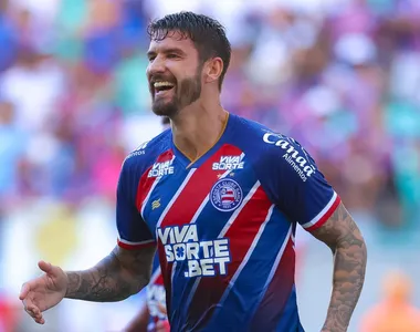 Everaldo em ação com a camisa do Bahia