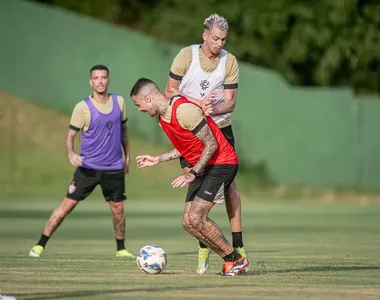 Elenco rubro-negro em atividade na Toca do Leão