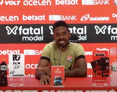 Willian Oliveira, volante do Vitória, durante entrevista coletiva desta quinta-feira (28)