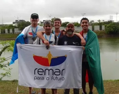 Integrantes de delegação de Pelotas que disputou campeonato brasileiro de remo