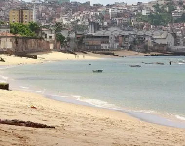 O corpo foi encontrado na praia de Cantagalo, no bairro da Calçada