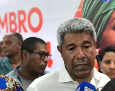 Jerônimo está entregando obras no Hospital Regional de Juazeiro