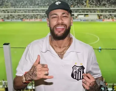 Neymar em visita à Vila Belmiro