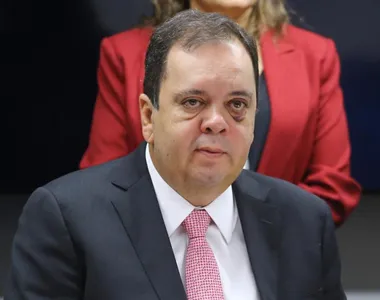 Elmar Nascimento está ‘colado’ na esquerda