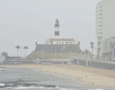 Cidade está cinza desde o sábado em razão do ciclone