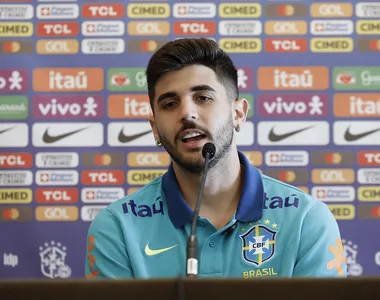 Lucas Beraldo em entrevista coletiva pela Seleção