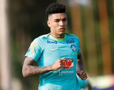 Igor Jesus em ação no treino da Seleção