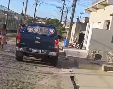 Carro plotado foi flagrado com o material