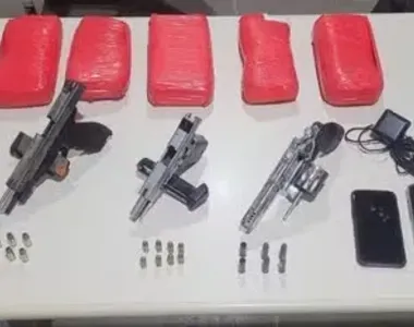 Drogas e armas apreendidas pela PM em Jacobina