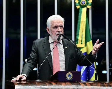 Wagner atualmente está licenciado da liderança do governo Lula no Senado