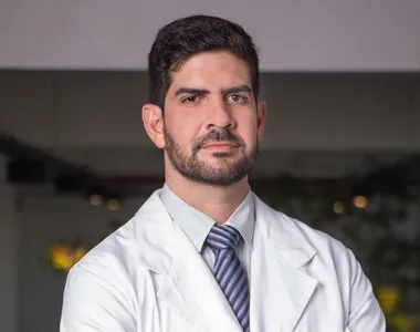 Dr. Samuel Juncal é especialista em urologia