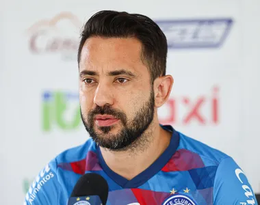 Everton Ribeiro defendeu Ceni e assumiu a responsabilidade pela oscilação do Bahia