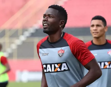 Kanu defendeu as cores do Vitória de 2015 a 2018