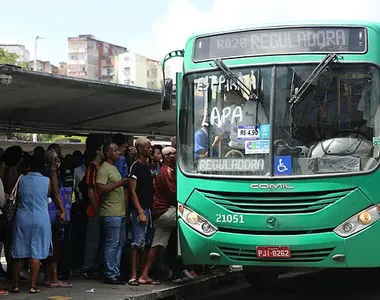 Ônibus deixaram de circular nesta manhã