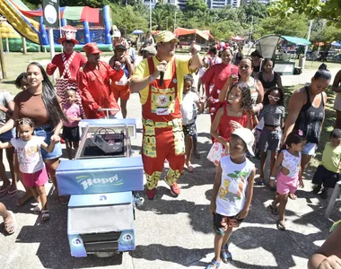 Tio Paulinho anima a criançada no Festival no Parque