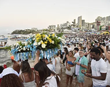 Entrega dos presentes é o ato mais importante da tradicional Festa de Iemanjá