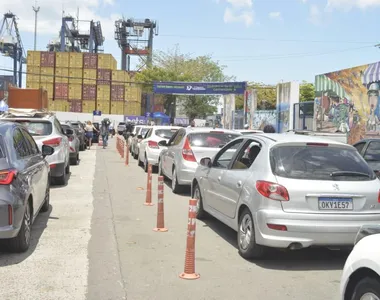 É preciso ter paciência para conseguir fazer a travessia pelo ferry boat