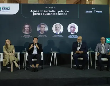 A partir da esquerda: Isabela Suarez (Fundação Baía Viva), Eduardo Athayde (Diretor do WWI Brasil), Paulo Cezar Cabral (mediador de conflitos do Governo do Estado da Bahia), Sandro Magalhães (presidente do SINDIMIBA).