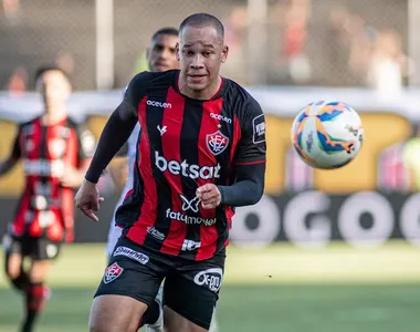 Caio Dantas defendendo o Vitória