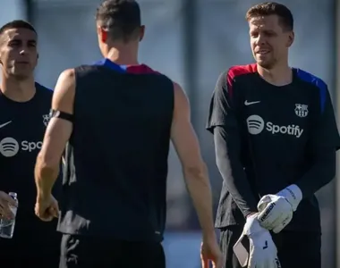 Wojciech Szczęsny assinou contrato válido de uma temporada com o Barcelona