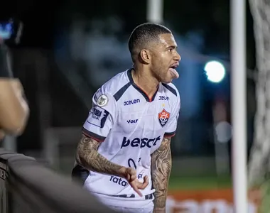 Lucas Esteves está afastado no Vitória