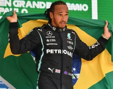 Hamilton vai pilotar a lendária McLaren de Senna em Interlagos