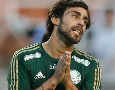 Valdívia, ex-meio-campista do Palmeiras