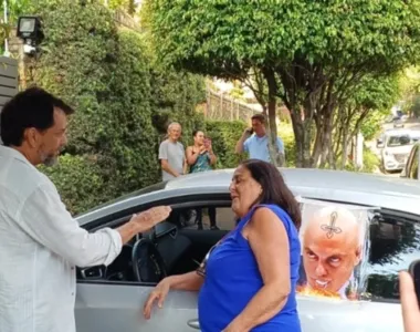 Mulher ‘brotou’ na frente da casa do presidente Lula