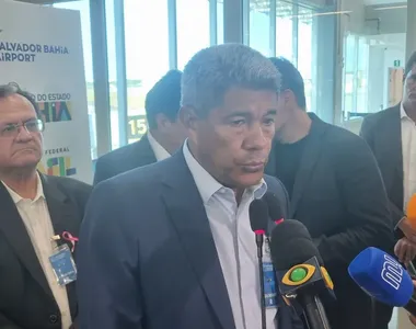 Governador Jerônimo Rodrigues em coletiva de imprensa