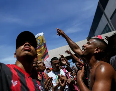 Torcida apoiou elenco rubro-negro em embarque à Curitiba