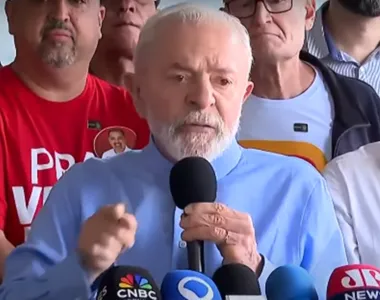 Lula dá entrevista coletiva após votar em São Bernardo do Campo