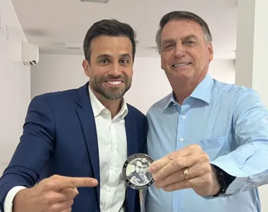 Marçal recebeu medalha das mãos do ex-presidente