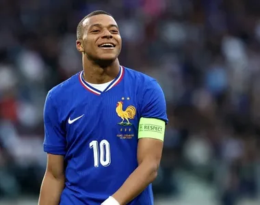 Kylian Mbappé em jogo pela França