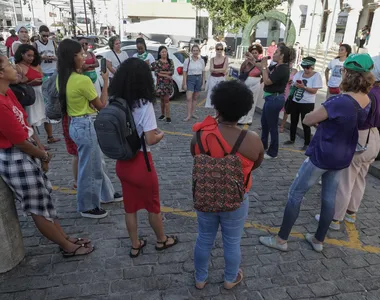 Mulheres se reuniram na frente da Câmara de Vereadores