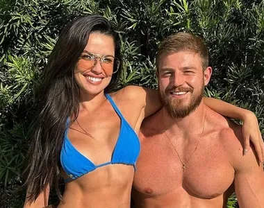 Casal já está na ilha maravilhosa