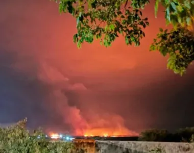 O fogo se alastrou pelo Rio Paraguai