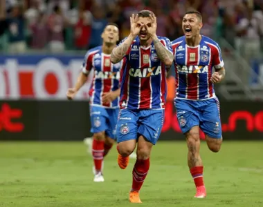 Zé Rafael comemorando gol pelo Bahia