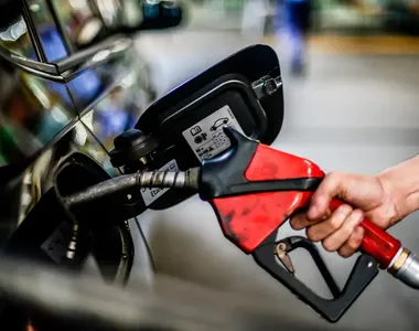 Acelen anunciou aumento no preço do litro da gasolina