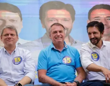 Bolsonaro ao lado de Tarcísio e Nunes durante evento em São Paulo