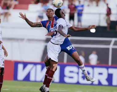 Disputa aérea durante a partida