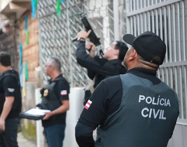 Terceira fase da Operação Proteger foi deflagrada pelo Denarc na madrugada desta quinta-feira (30)