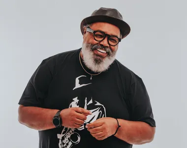 Jorge Aragão se apresenta no Afropunk neste sábado (9)