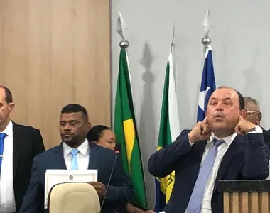 Prefeito eleito em Rafael Jambeiro, durante intervenção que gerou repercussão na Câmara Municipal