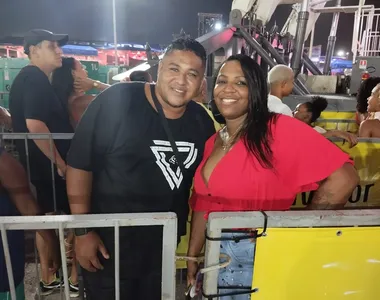 Casal Leandro de Jesus e Juliana, curtindo o Festival da Virada Salvador