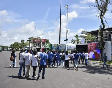 Centenas de estudantes da rede estadual visitam a Fenagro