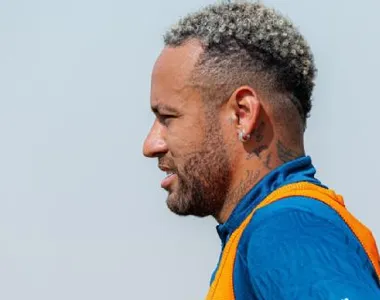 Neymar tem convivido com lesões no clube árabe