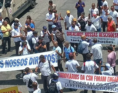 Dezenas de profissionais marcam presença na manifestação