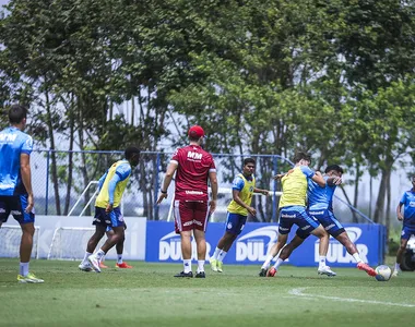 Sub-20 participa de um coletivo com o time de Rogério Ceni