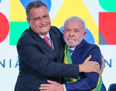 Rui Costa ao lado do presidente Lula